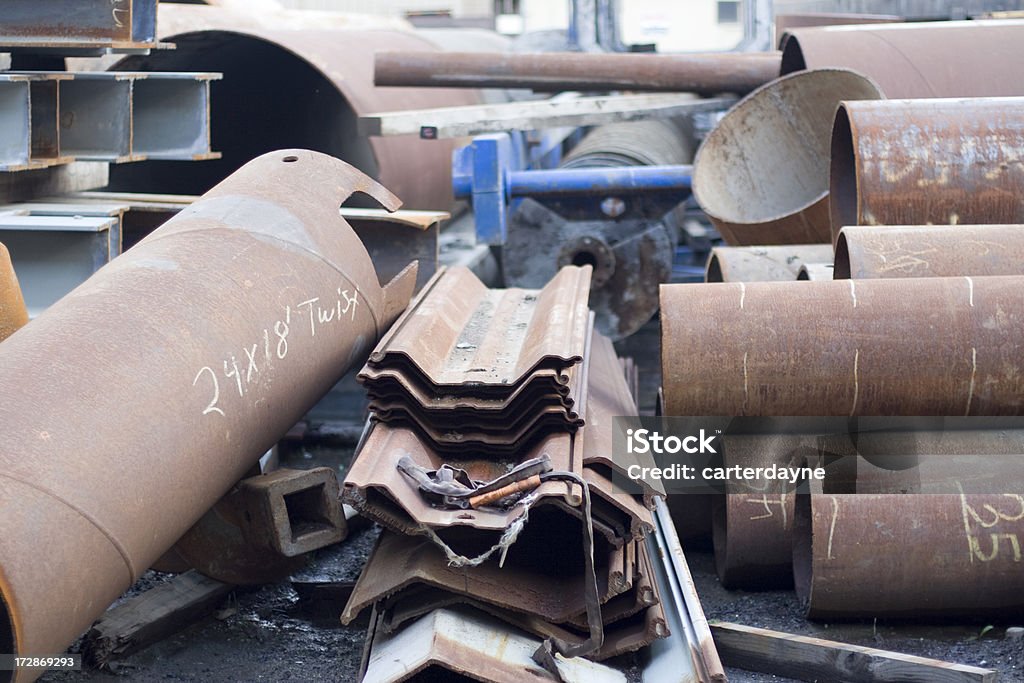 Tuyaux industriels et en métal recyclé - Photo de Plomb - En métal libre de droits