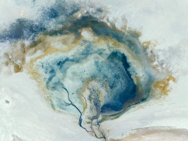 istock Natural shapes and textures on lake 1728711076