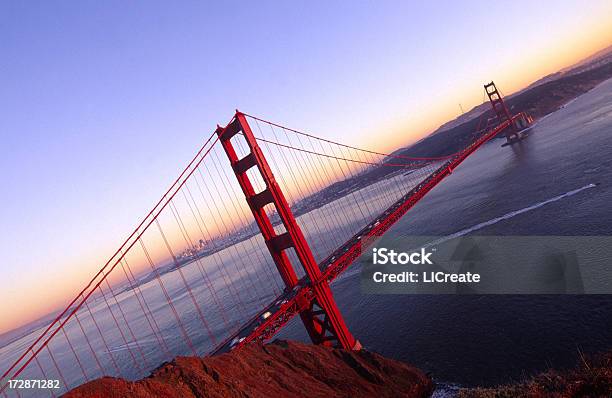 Golden Gate Bridge - Fotografias de stock e mais imagens de Anoitecer - Anoitecer, Baía, Califórnia