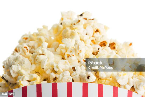 Scatola Di Popcorn Movie Theater Snack Cibi Freschi Su Sfondo Bianco - Fotografie stock e altre immagini di Alimentazione non salutare
