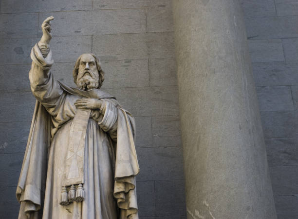 istock statua esortante [exhortation] 172871430