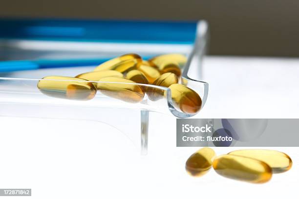 Farmacia - Fotografie stock e altre immagini di Industria - Industria, Omega-3, Acido