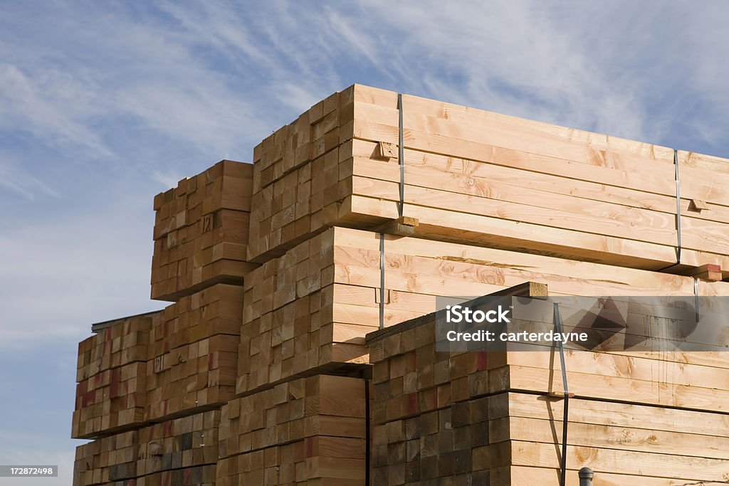 Stos Stare meble w skład drewna lub Plac budowy - Zbiór zdjęć royalty-free (Drewno - Materiał budowlany)