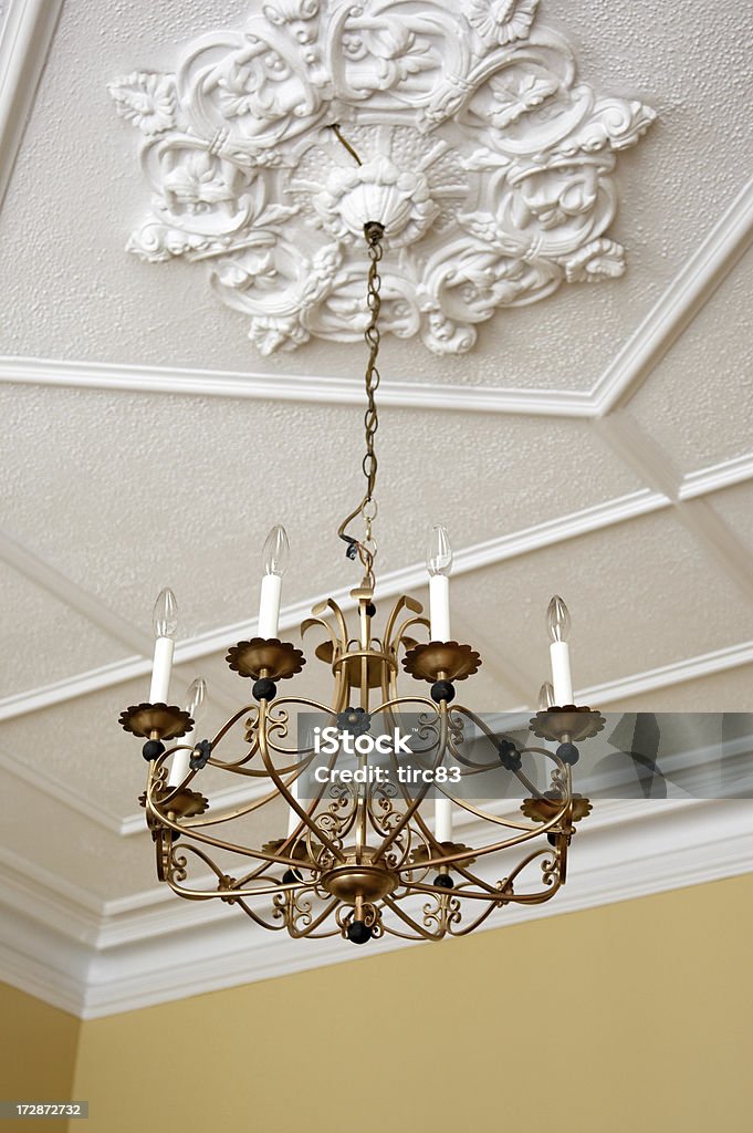 Antigua casa chandelier - Foto de stock de Estilo victoriano libre de derechos