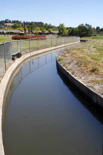 istock Irrigation Canal Through The City 172873011