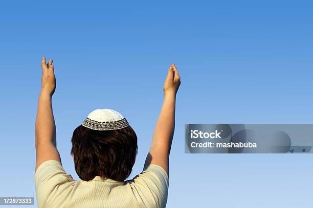 Rezar - Fotografias de stock e mais imagens de Judaísmo - Judaísmo, Criança, Yarmulke