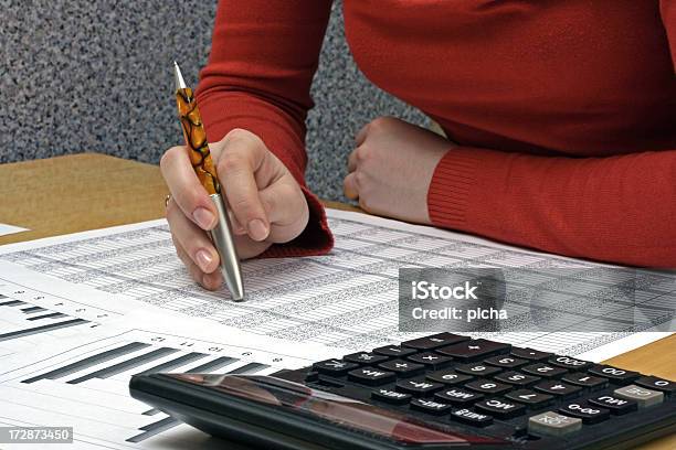 Arbeiter Place Accountant Stockfoto und mehr Bilder von Analysieren - Analysieren, Berufliche Beschäftigung, Büro