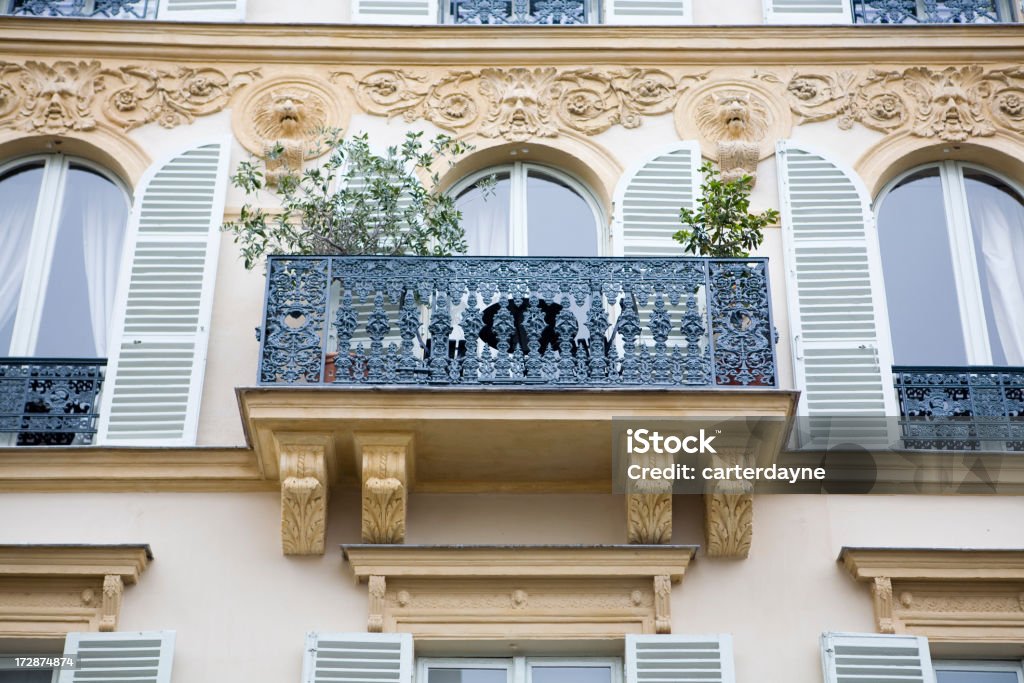 Pariser Appartment mit Pflanzen auf Balkon - Lizenzfrei Balkon Stock-Foto