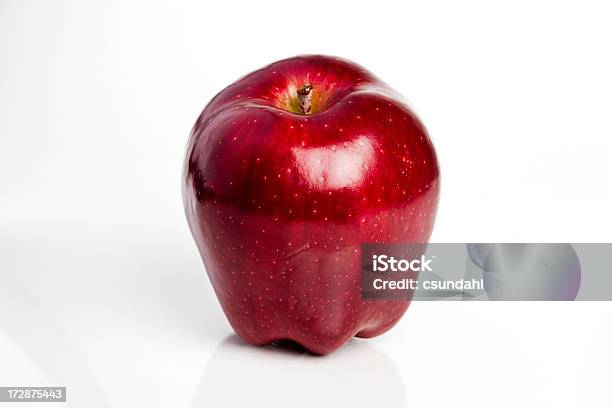 Red Delicious Apple Stockfoto und mehr Bilder von Apfel - Apfel, Apfelsorte Red Delicious, Einzelner Gegenstand