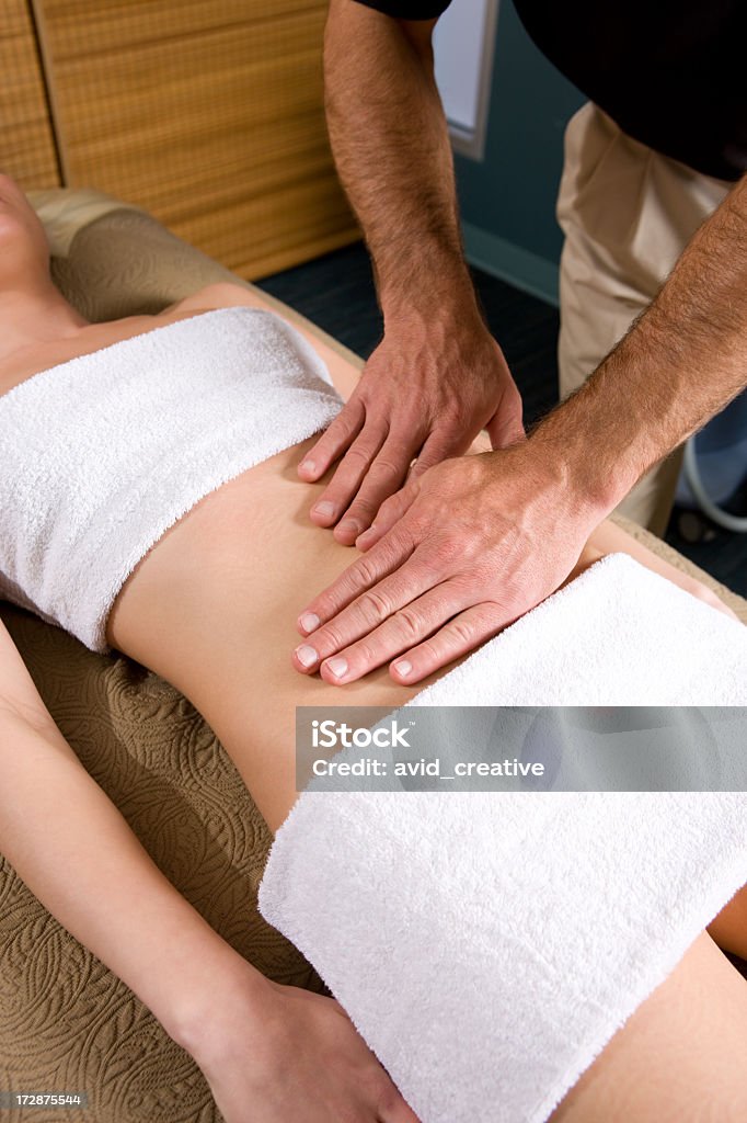 Medical Spa-massagem Abdominal - Foto de stock de 20 Anos royalty-free