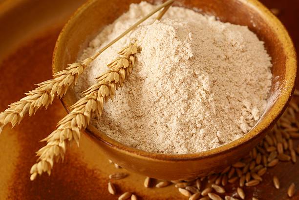 harina de trigo entero - trigo integral fotografías e imágenes de stock