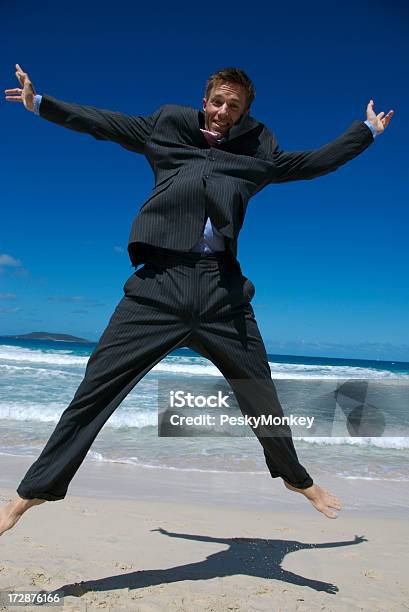 Foto de Terno De Barco Beach Salto e mais fotos de stock de Atividade - Atividade, Azul, Bem vestido