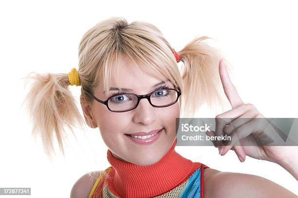 Sorridente Giovane Donna Bionda Mette Con Pigtail - Fotografie stock e altre immagini di Adolescente - Adolescente, Adulto, Allegro