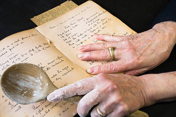 viejo libro de recetas. - cookbook recipe book old fotografías e imágenes de stock