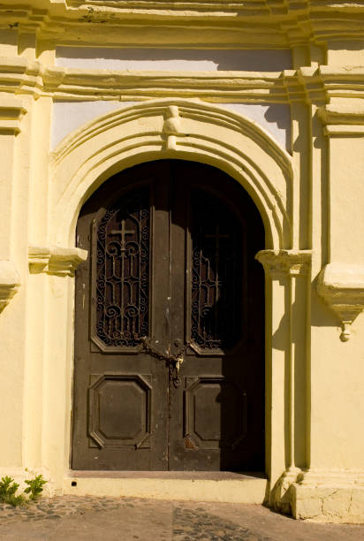 istock Casco Viejo Door 172878224