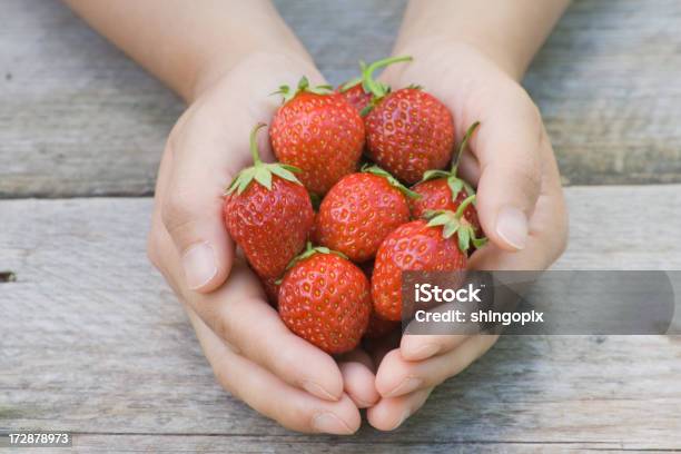 Einige Erdbeeren Stockfoto und mehr Bilder von Alt - Alt, Antioxidationsmittel, Beere - Obst