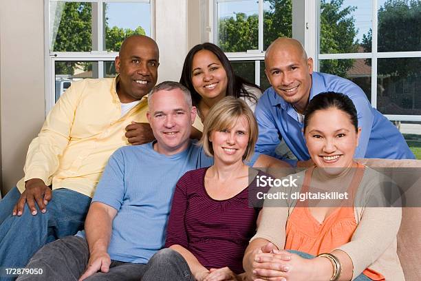 다양한 그룹 프렌즈 가족에 대한 스톡 사진 및 기타 이미지 - 가족, 공동체, 금발 머리