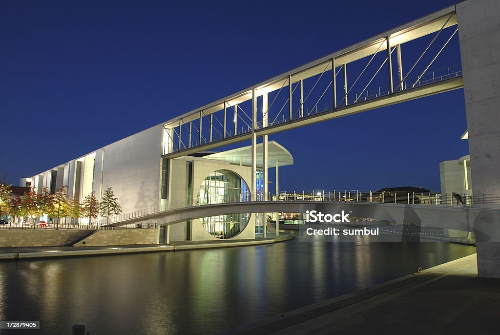 Reichstag ao anoitecer - Foto de stock de Alemanha royalty-free