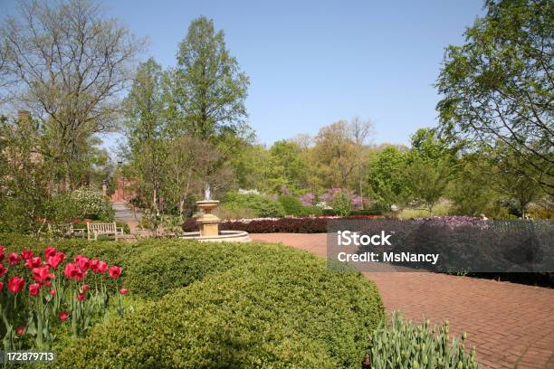 Giardino Pubblico - Fotografie stock e altre immagini di Acqua fluente - Acqua fluente, Albero, Ambiente