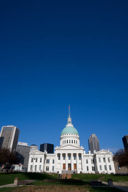 istock Landmark Courthouse in Saint Louis 172879817