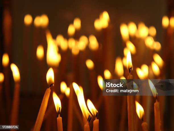 Kerze Leuchten Stockfoto und mehr Bilder von Abstrakt - Abstrakt, Begräbnisstätte, Brennen