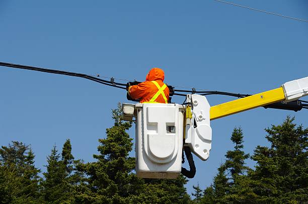 istock Repair of electrical lines 172880740