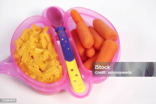 Zabawa Lunch - zdjęcia stockowe i więcej obrazów Makaron z serem - Makaron z serem, Dziecko, Łyżeczka dla niemowlaka