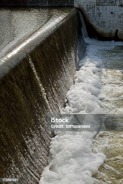 Fosfato De Poluição - Fotografias de stock e mais imagens de Bolha - Estrutura Física - Bolha - Estrutura Física, Cair, Cascata