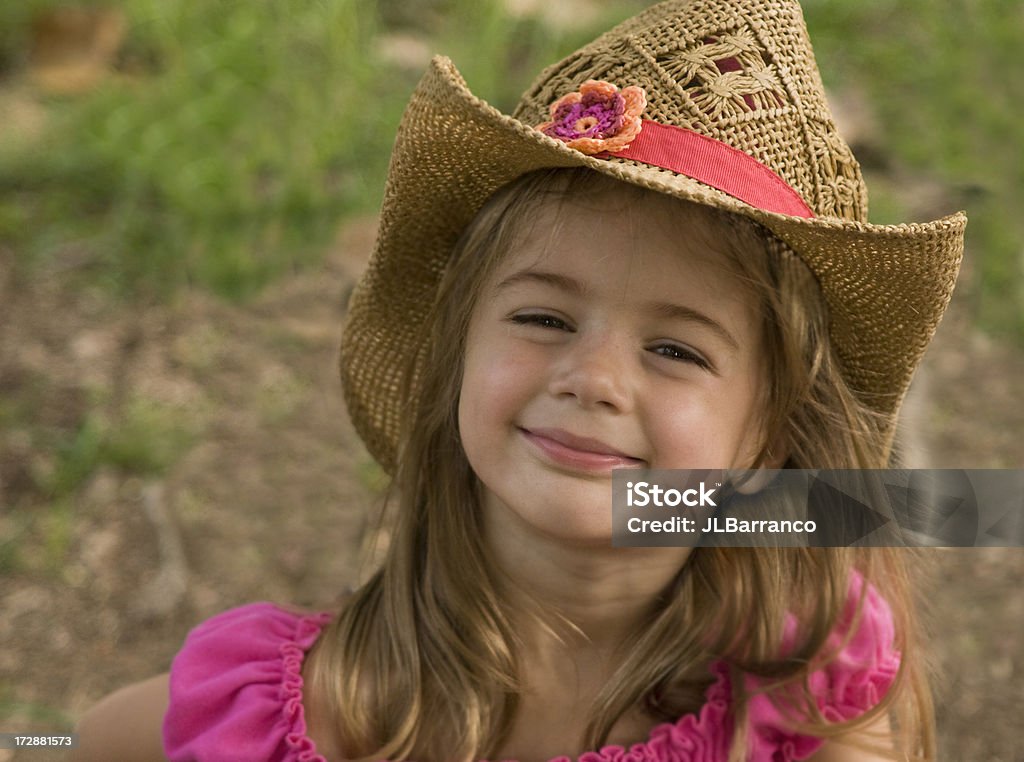 Счастливый Lil'Ковбой-девушка - Стоковые фото Весёлый роялти-фри