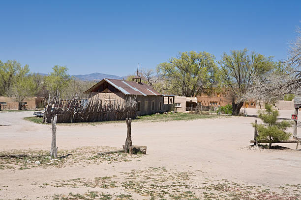 istock Pueblo House 172881595