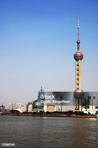 Shanghai Torre De La Perla Oriental Y Del Río Huangpu Foto de stock y más banco de imágenes de Agua