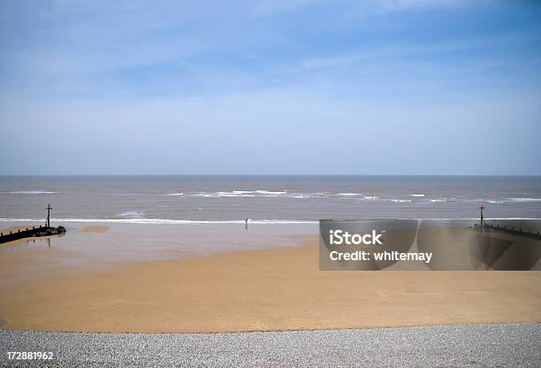 Opuszczona Plaża - zdjęcia stockowe i więcej obrazów Anglia - Anglia, Anglia Wschodnia, Bezchmurne niebo