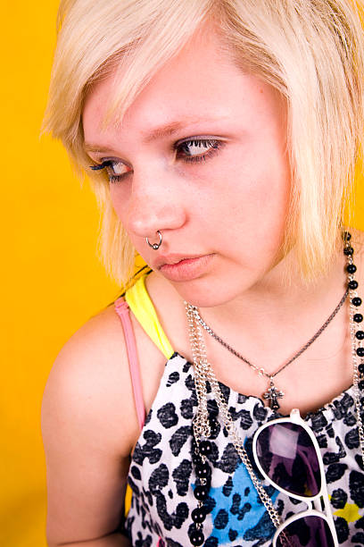 teen dziewczyna - pierced punk goth teenager zdjęcia i obrazy z banku zdjęć