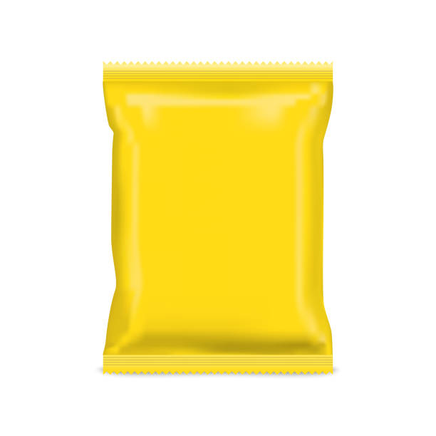 白い背景にリアルな黄色のスナックプラスチック包装。 - potato chip点のイラスト素材／クリップアート素材／マンガ素材／アイコン素材