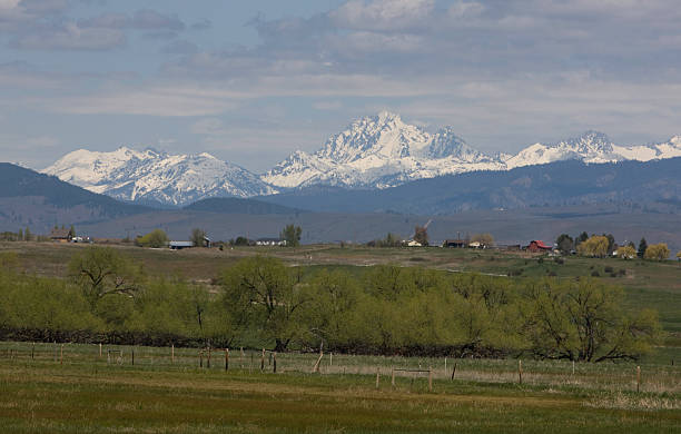 istock Farm Country 172882882