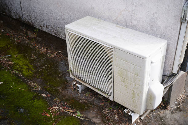 istock Image of old outdoor unit 1728848289