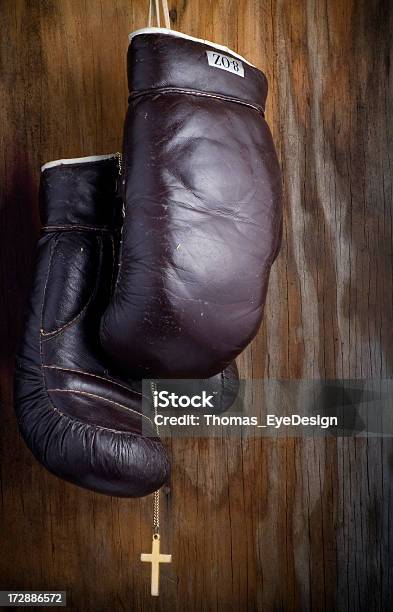 Guante De Boxeo Serie Foto de stock y más banco de imágenes de Anticuado - Anticuado, Colgar, Competición