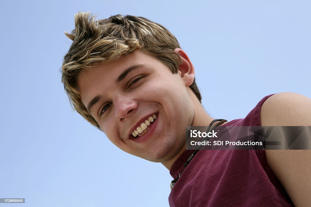 Adolescente sorrindo - Foto de stock de Olhar para a Câmera royalty-free