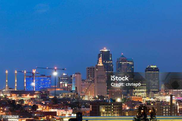 Photo libre de droit de Ville De Kansas City Au Crépuscule banque d'images et plus d'images libres de droit de Horizon urbain - Horizon urbain, Kansas City - Missouri, Nuit