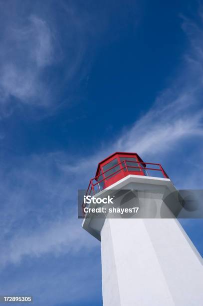 Niebieski Niebo Lighthouse - zdjęcia stockowe i więcej obrazów Balustrada - Granica - Balustrada - Granica, Bez ludzi, Bezpieczeństwo