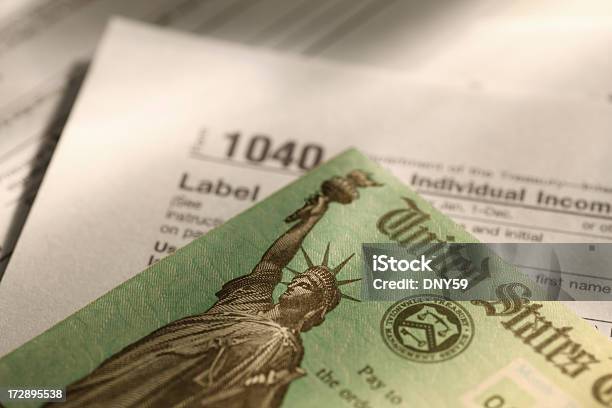 Declaração De Impostos - Fotografias de stock e mais imagens de Tesouraria - Tesouraria, Cheque, Conceito