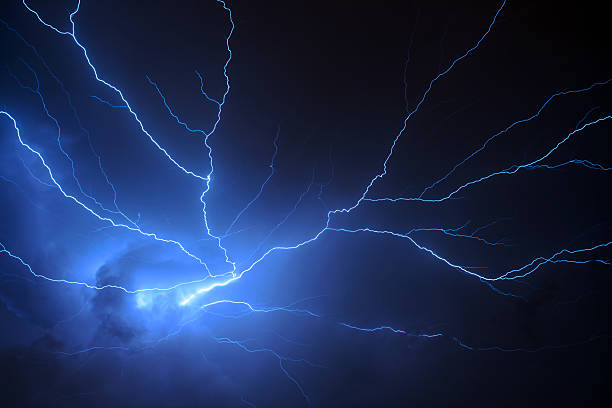 burza z piorunami - thunderstorm lightning storm monsoon zdjęcia i obrazy z banku zdjęć