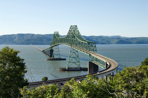 This bridge crosses the Columbia River from Oregon to Washington States.