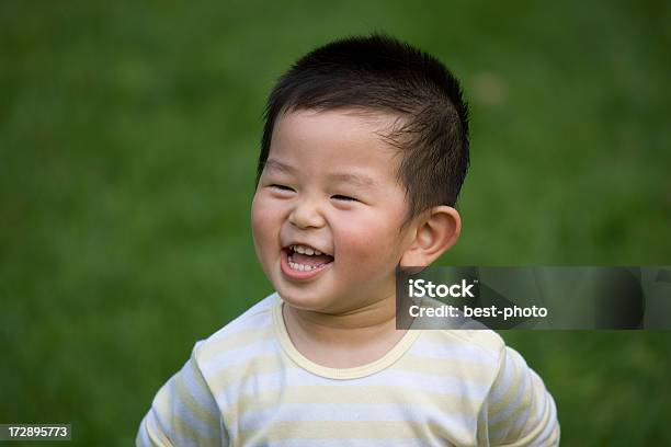 笑う少年 - 1人のストックフォトや画像を多数ご用意 - 1人, いたずら, アジアおよびインド民族