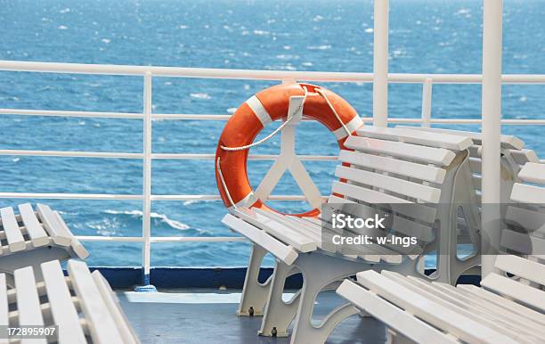 Schiff Deck Mit Rettungsring Stockfoto und mehr Bilder von Aussicht genießen - Aussicht genießen, Blau, Fotografie