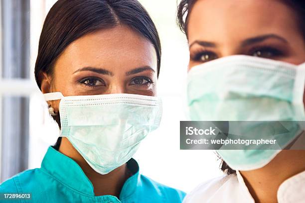 의료 직업 정형외과 의사에 대한 스톡 사진 및 기타 이미지 - 정형외과 의사, 2명, 30-39세