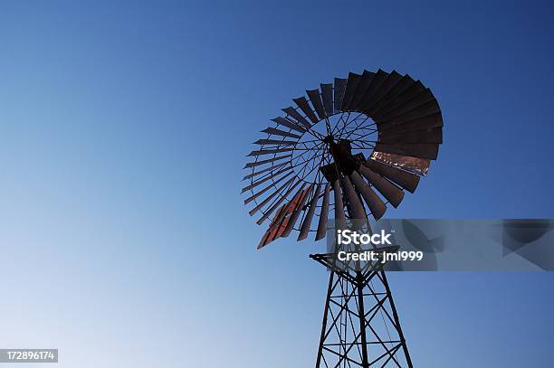 Silhueta De Moinho - Fotografias de stock e mais imagens de Moinho de vento - Moinho de vento, Queensland, Agricultura