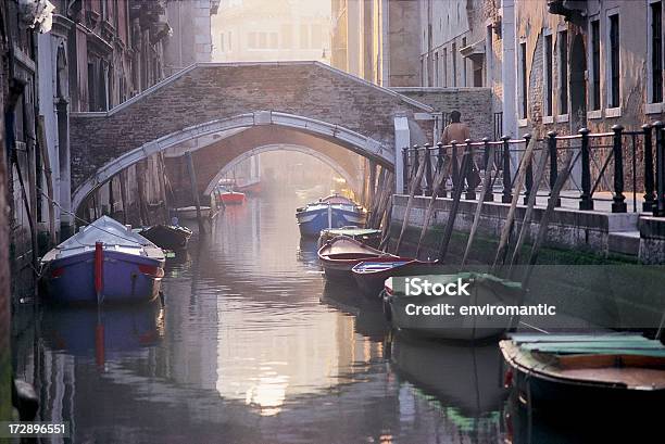 Foto de Frio Venetian Nevoeiro De Manhã e mais fotos de stock de Arco - Característica arquitetônica - Arco - Característica arquitetônica, Arquitetura, Atracado