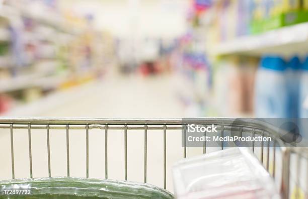 Supermercado Foto de stock y más banco de imágenes de Carrito de la compra - Carrito de la compra, Comidas y bebidas, Conceptos