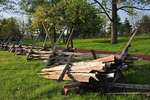 istock Wood Fence 172898356